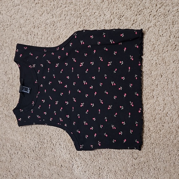 Forever 21 Tops - Black cropped tank